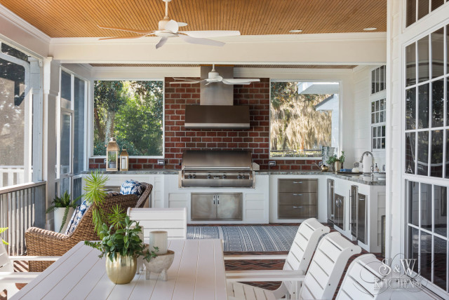 Southern Traditional Outdoor Kitchen/Addition - Traditional - Verandah ...