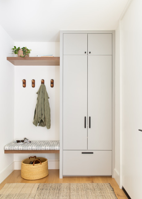 Forest Knolls Makeover modern-eingang