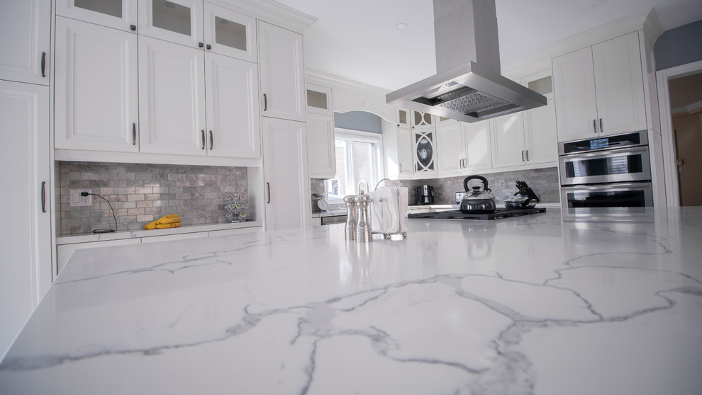 Transitional kitchen photo in Toronto