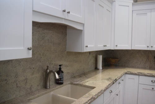 Example of a transitional kitchen design in Chicago