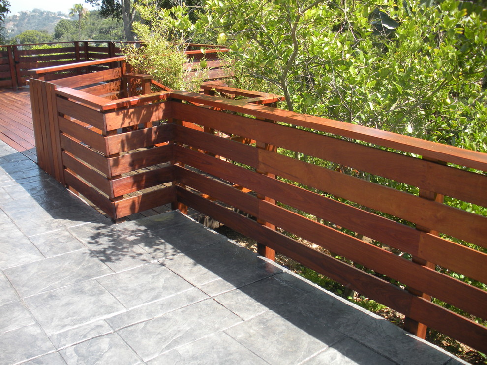Transitional deck photo in Santa Barbara