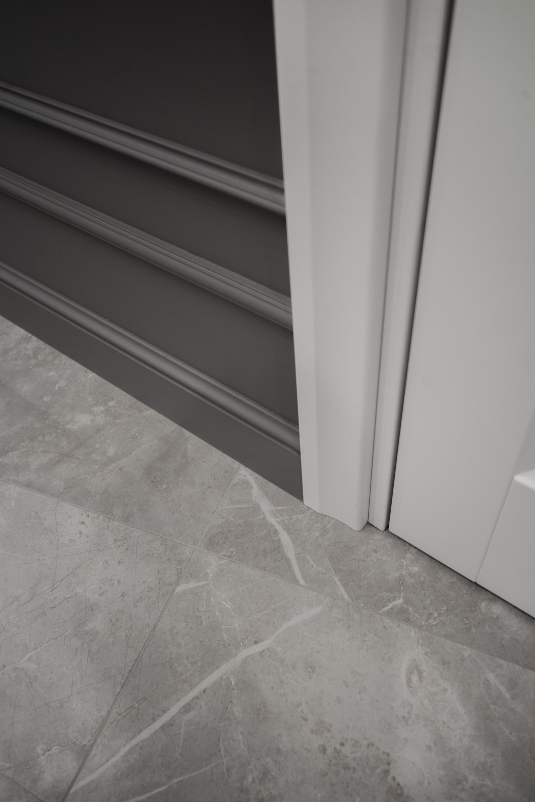 Просторная квартира в серых цветах