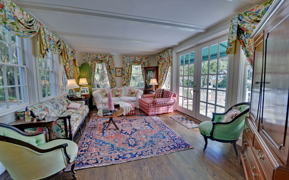 Example of a classic living room design in Atlanta