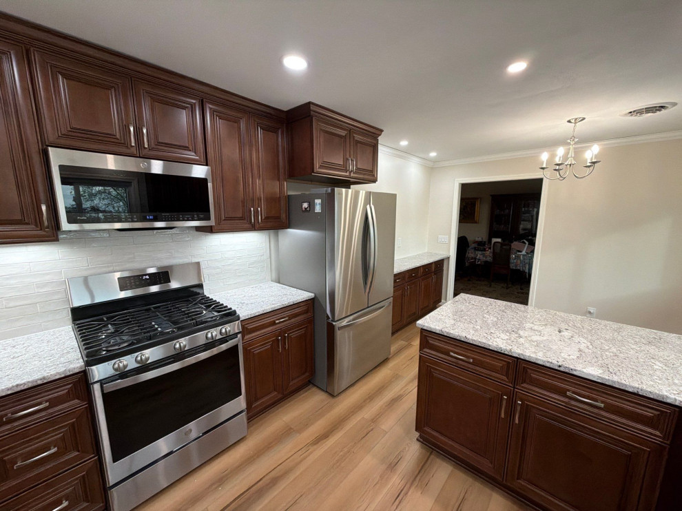 USCD cabinetry accompanied granite countertops, porcelain tile backsplash and Ca