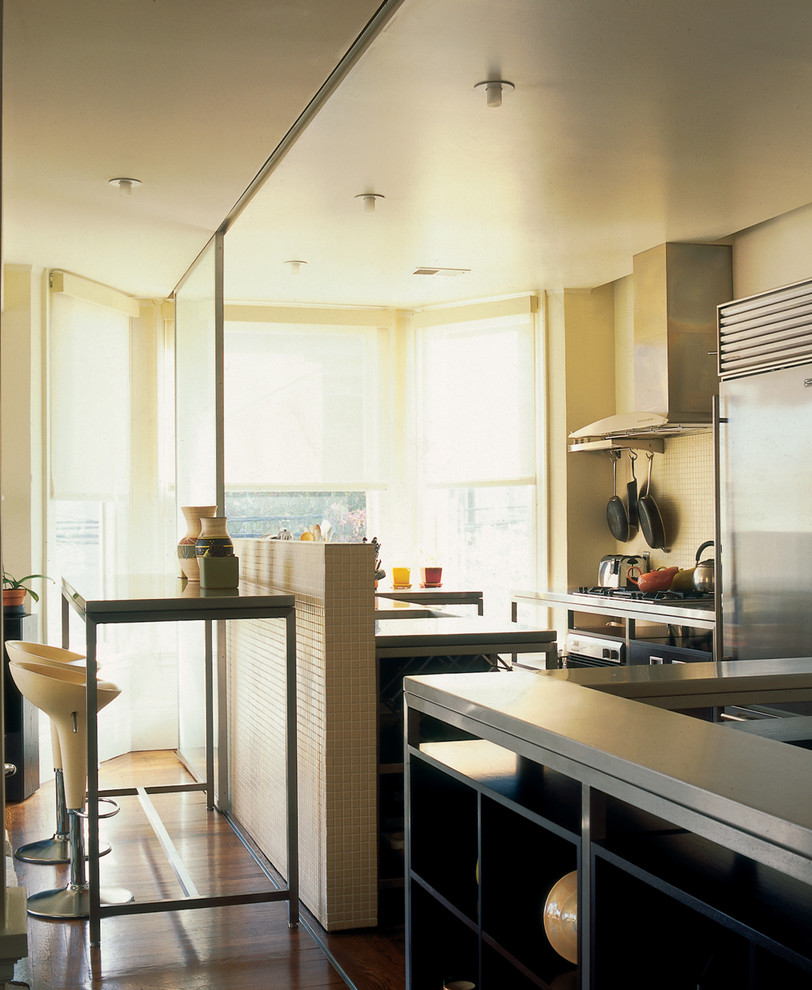 Design ideas for a transitional kitchen in San Francisco with stainless steel appliances.