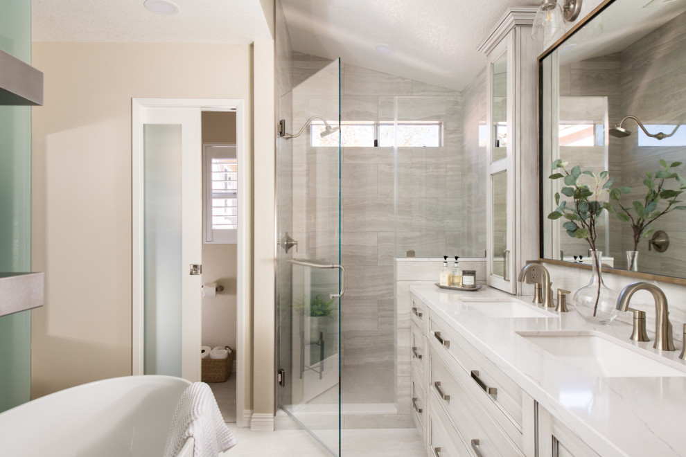 Example of a transitional home design design in Orange County