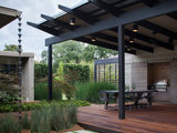 Midcentury Landscape by CARBO Landscape Architecture