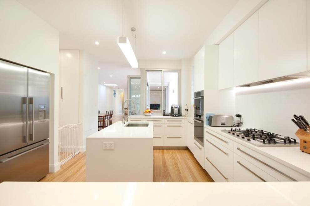 Design ideas for a traditional kitchen in Sydney.