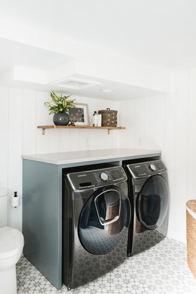 Design ideas for a transitional laundry room in Seattle.