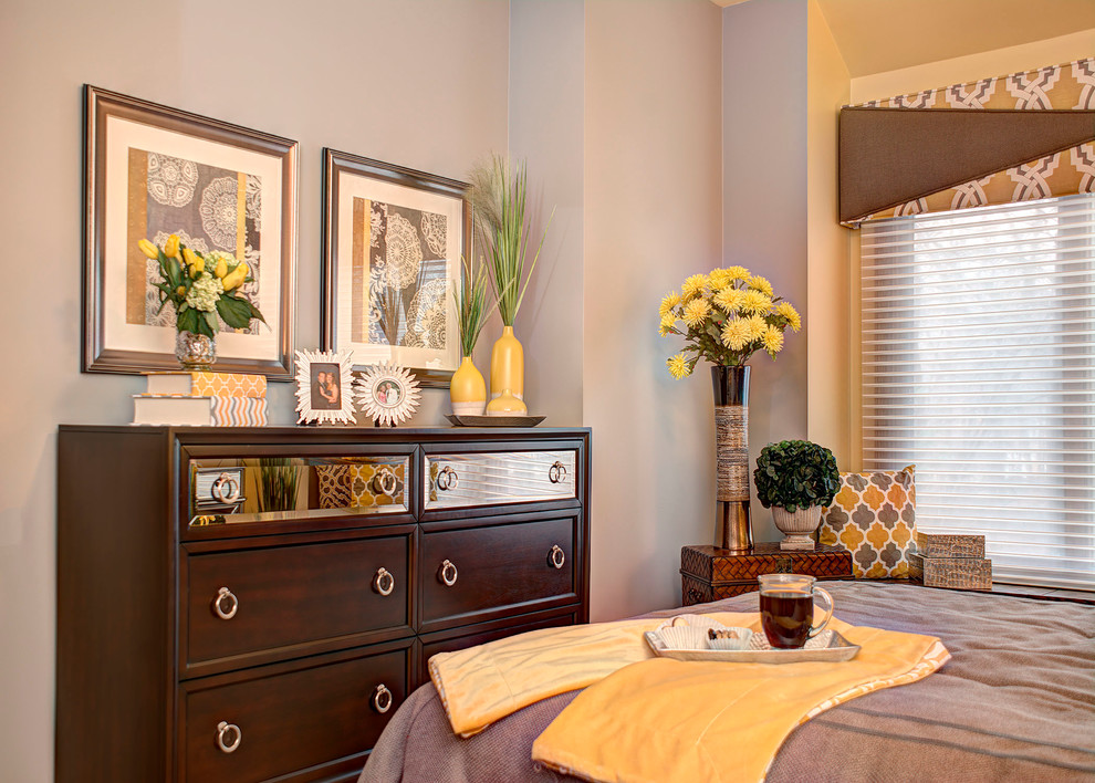 Photo of a mid-sized contemporary guest bedroom in Chicago with yellow walls, carpet and no fireplace.