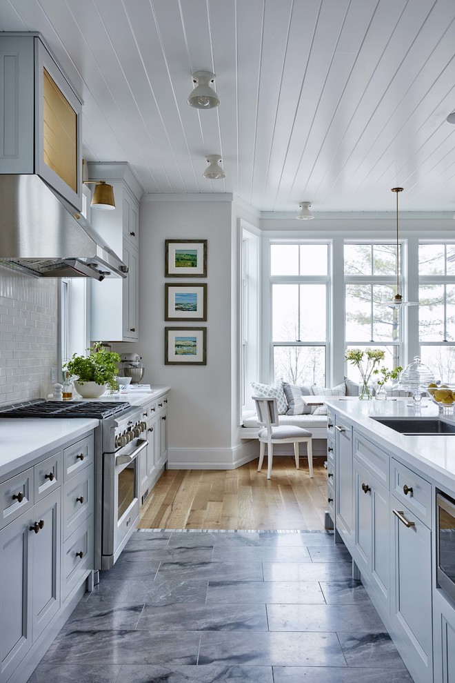 Example of a cottage kitchen design in Toronto