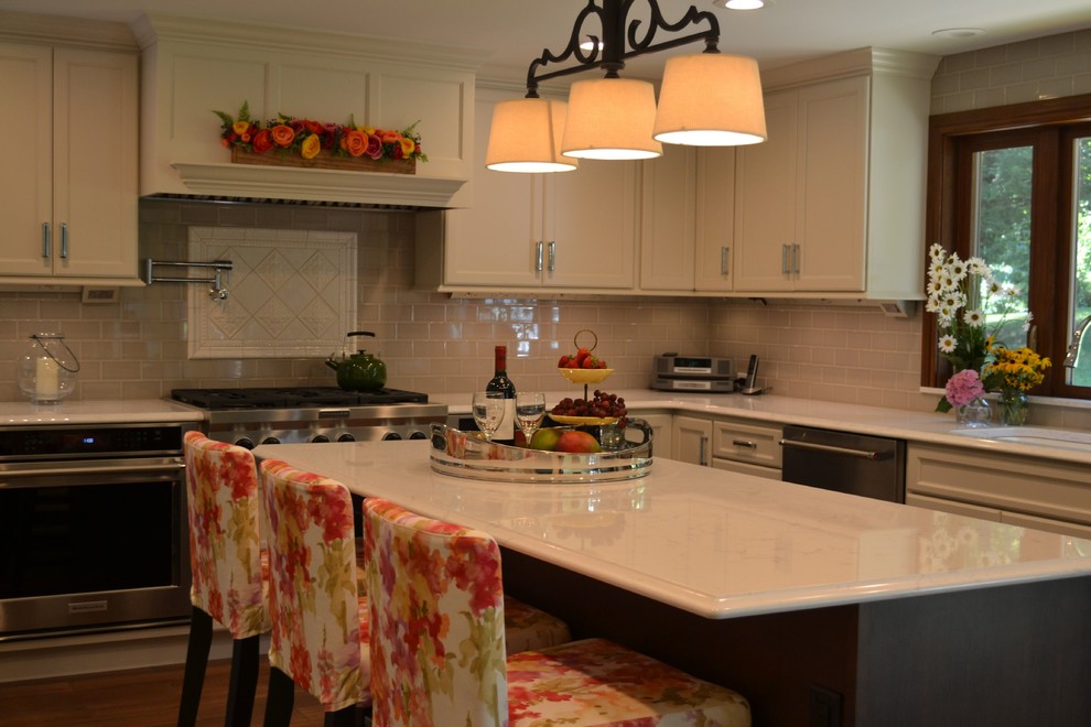 Kitchen - transitional kitchen idea