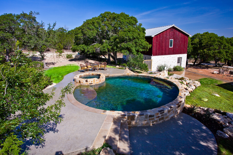 Design ideas for a country round pool in Austin.