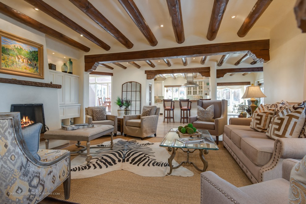 This is an example of a transitional living room in Albuquerque.