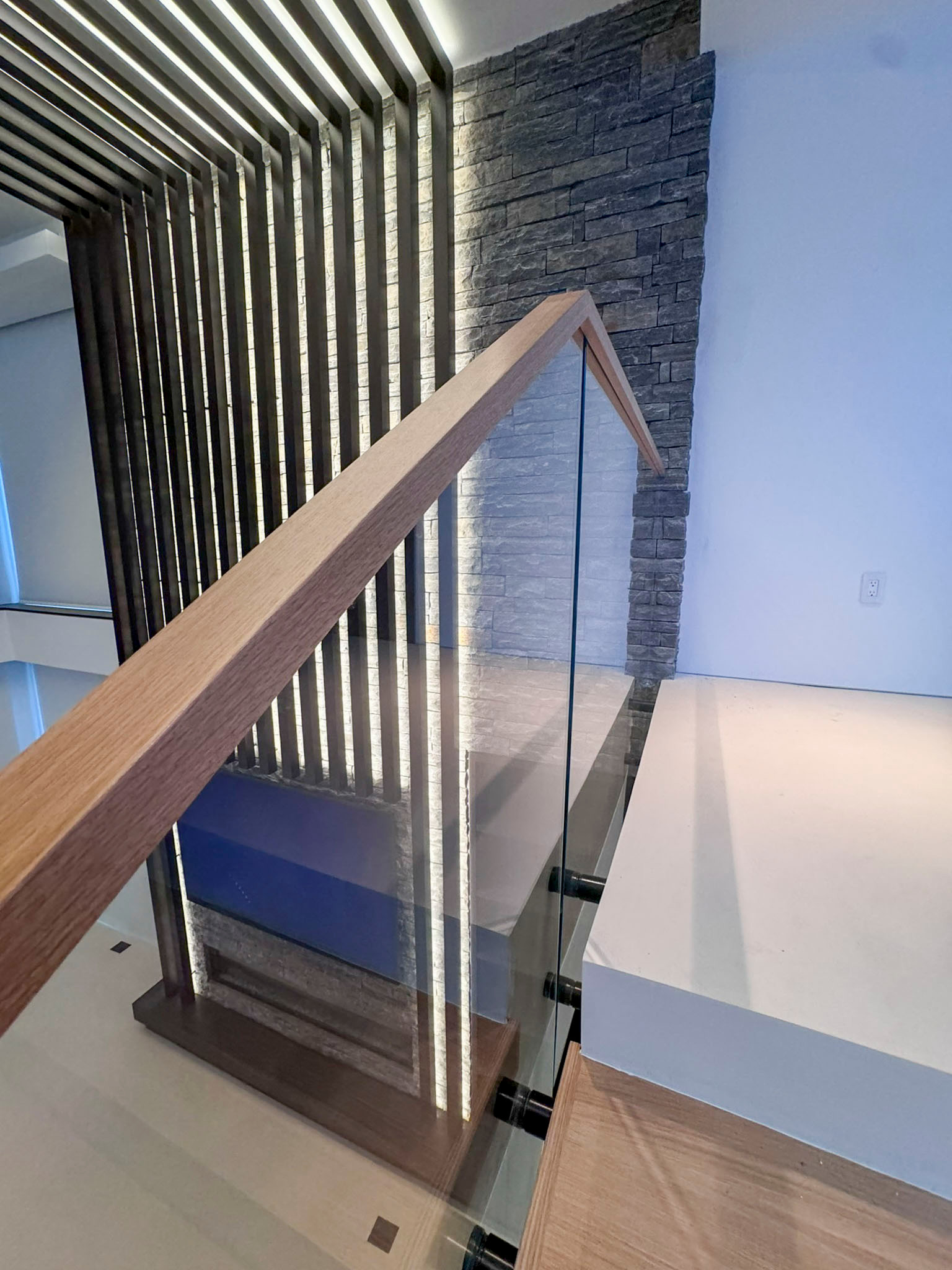 126_Visually Open and Light Contemporary Staircase, Mclean, VA 22102