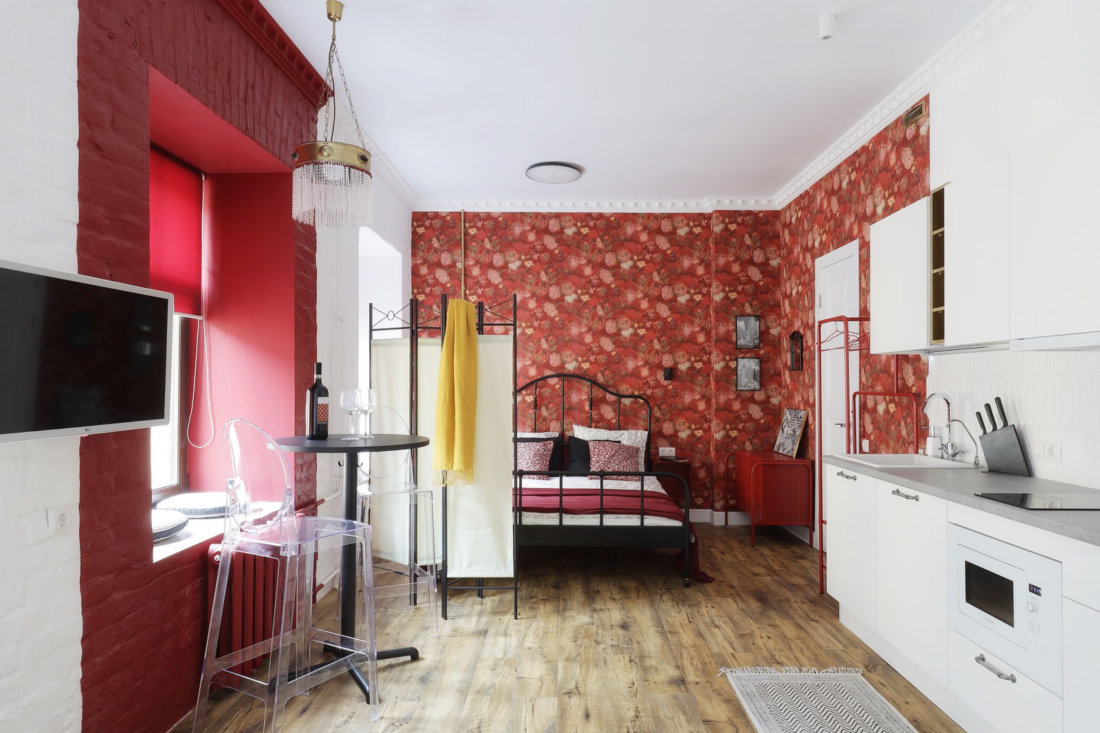 Studio Rouge / Красная студия