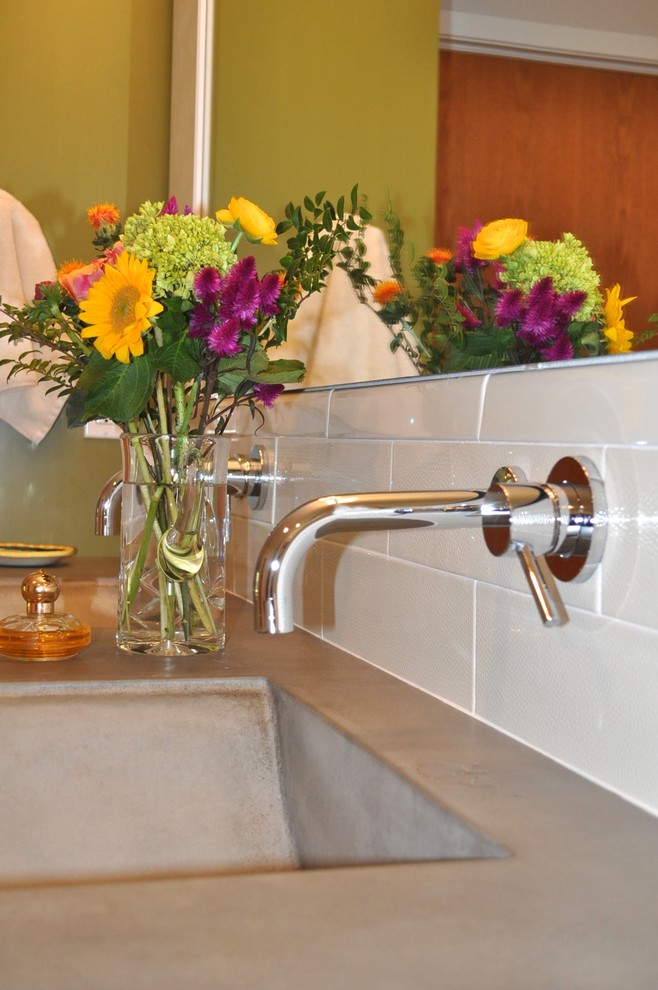 Example of a transitional home design design in Denver