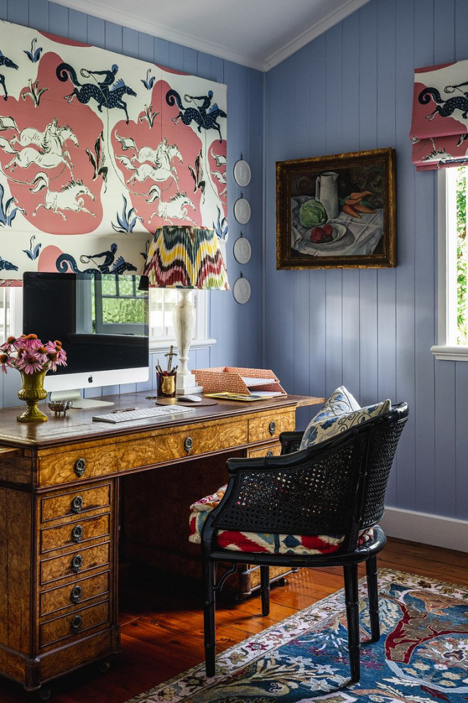 This is an example of a traditional home office in Brisbane.