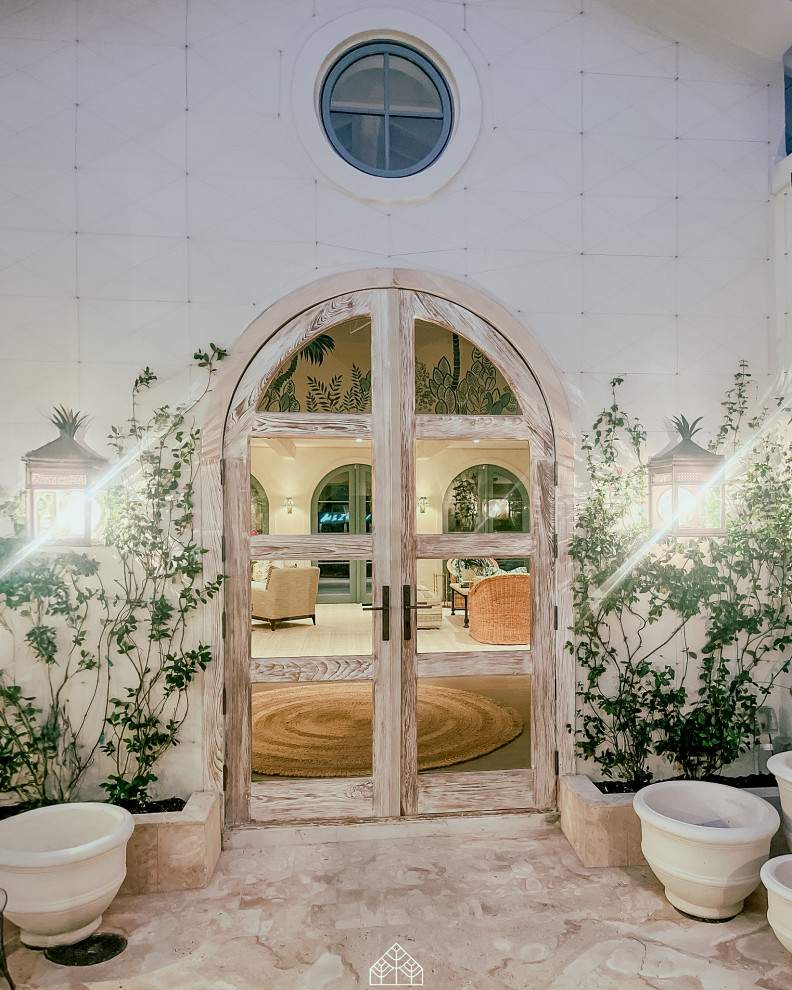 Home design - mid-sized rustic home design idea in Miami