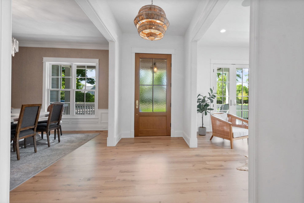 Transitional home design photo in Chicago