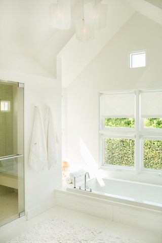 Design ideas for a mid-sized transitional master bathroom in Los Angeles with green tile and white walls.