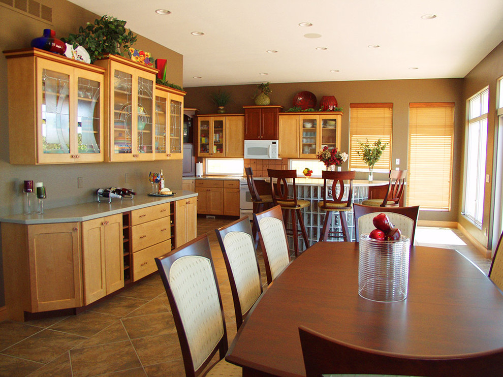 Kitchen - kitchen idea in Cedar Rapids