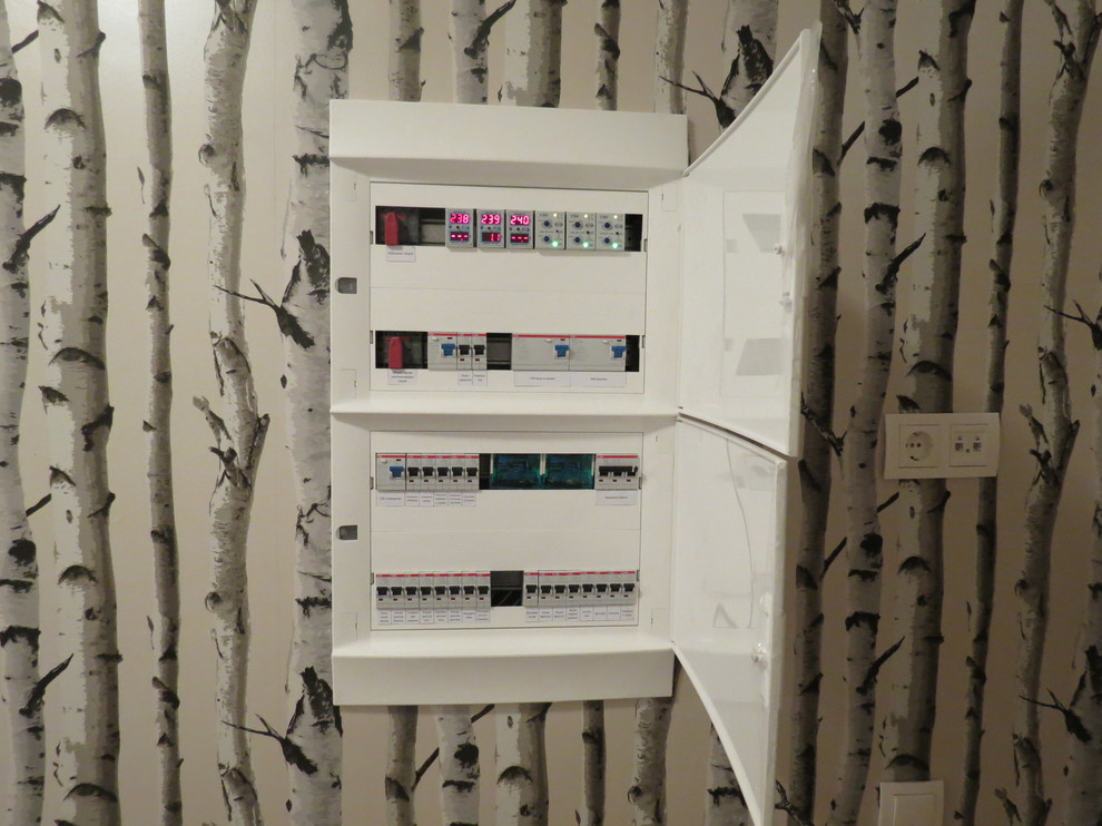 Электрощит, УЗО, защита от перенапряжений, распределение по фазам