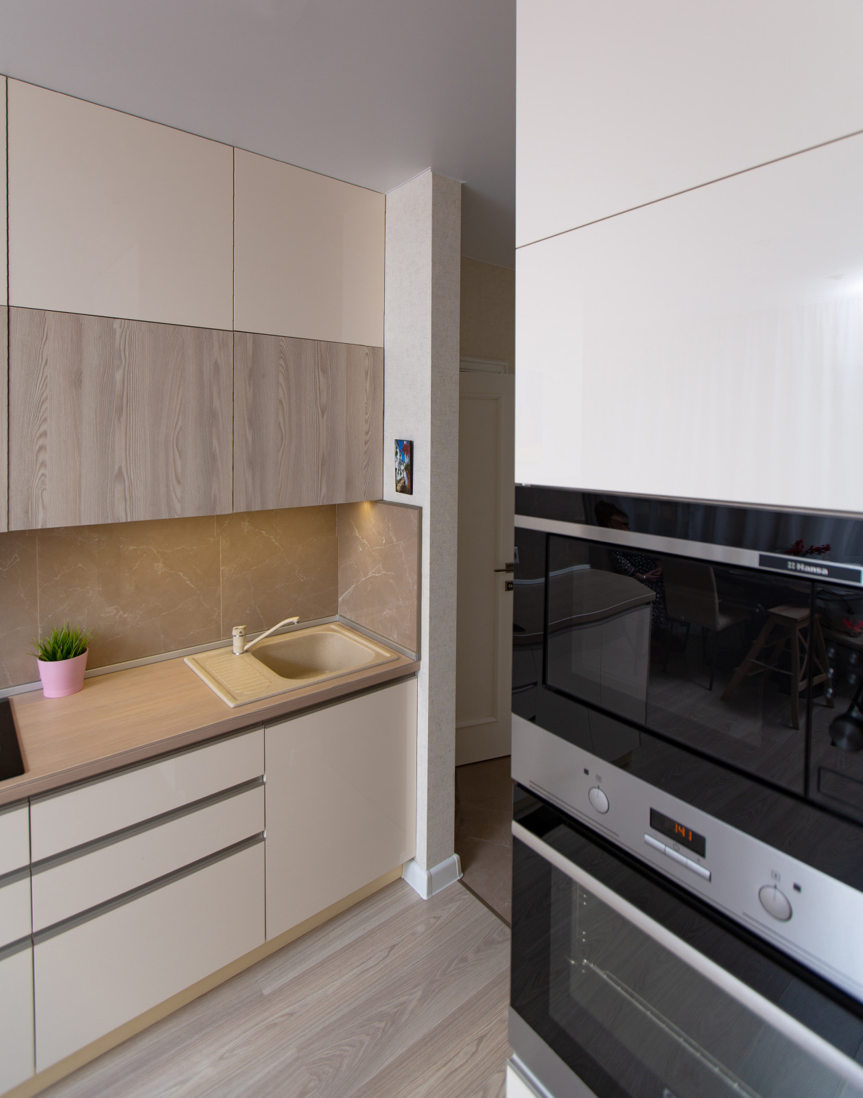 Сдержанная лаконичность современной кухни