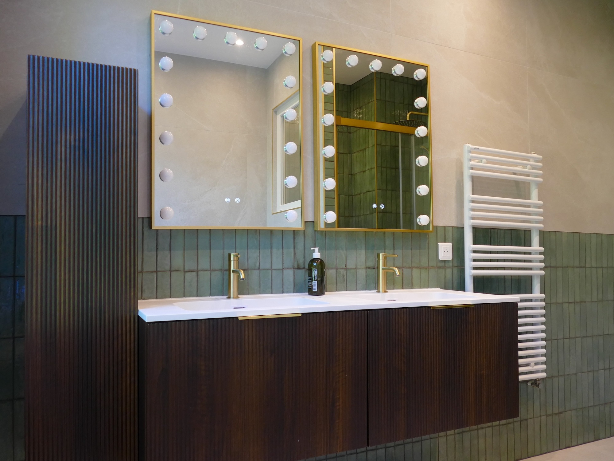 Salle de bain italienne en Zellige verts