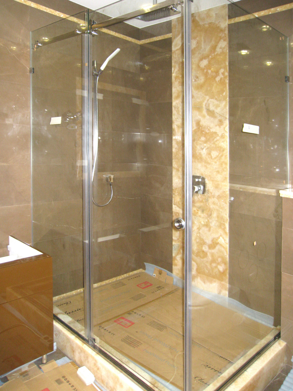 Душевые ограждения угловые