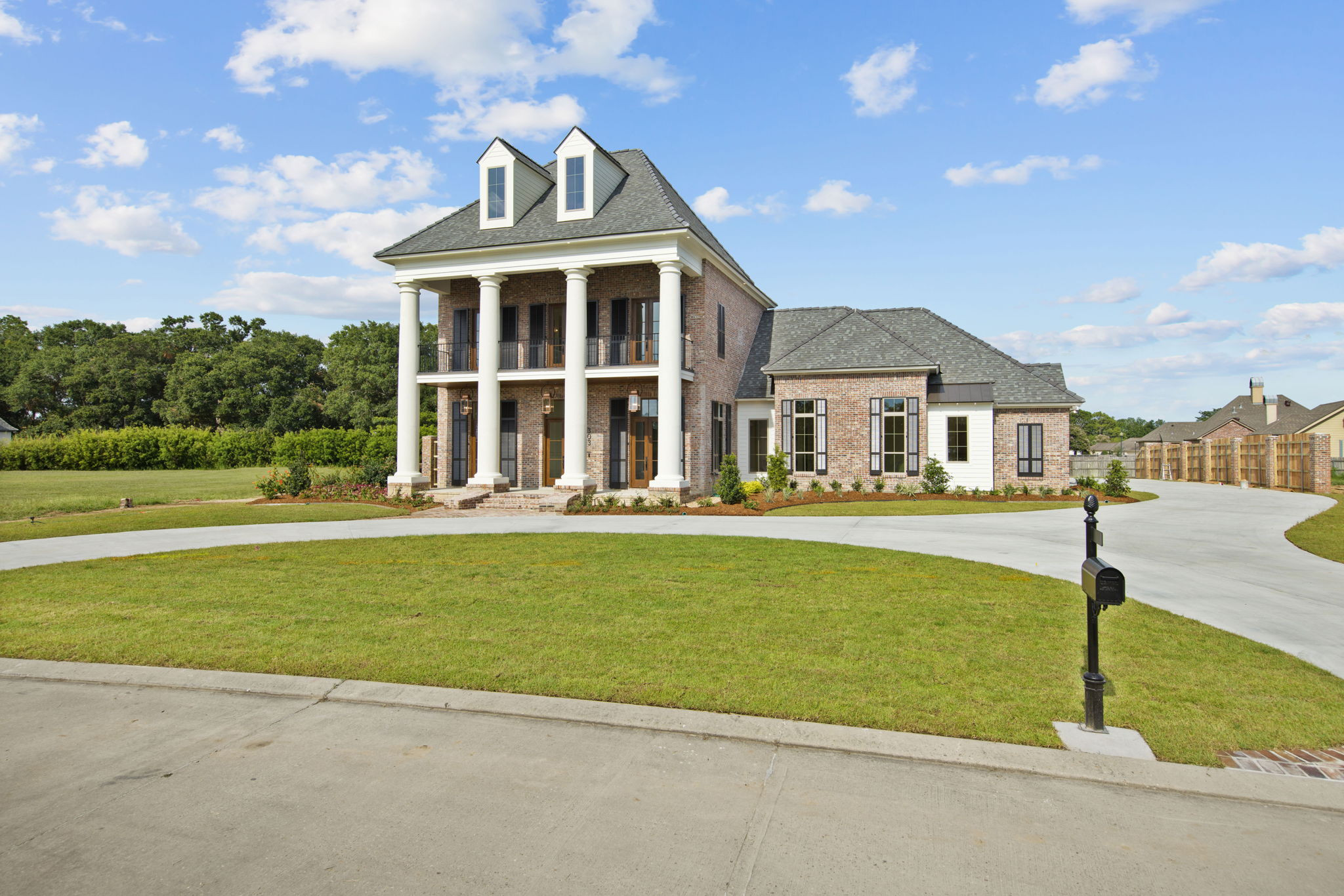 Allamand Residence