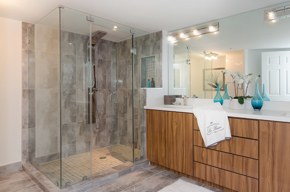 Small modern master bathroom in Miami with an undermount sink, flat-panel cabinets, medium wood cabinets, engineered quartz benchtops, an open shower, a two-piece toilet, gray tile, porcelain tile, white walls, porcelain floors and grey floor.