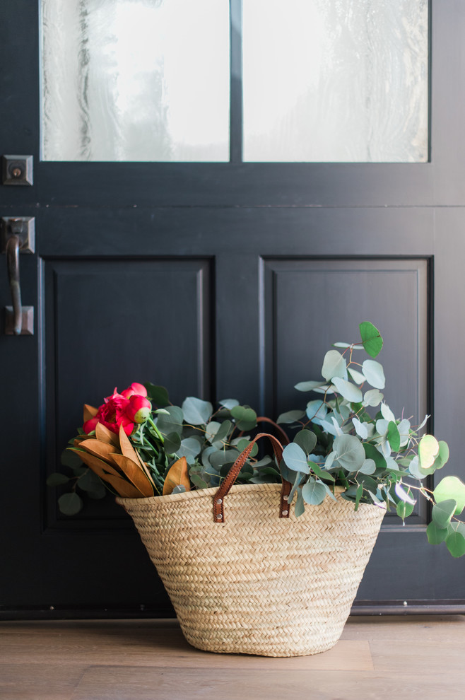 Transitional entryway photo in Orange County