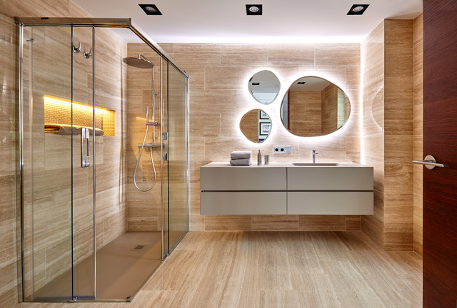 Blanes trendy-badevaerelse