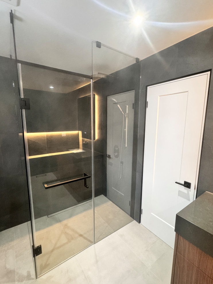 Contemporary Master-bathroom