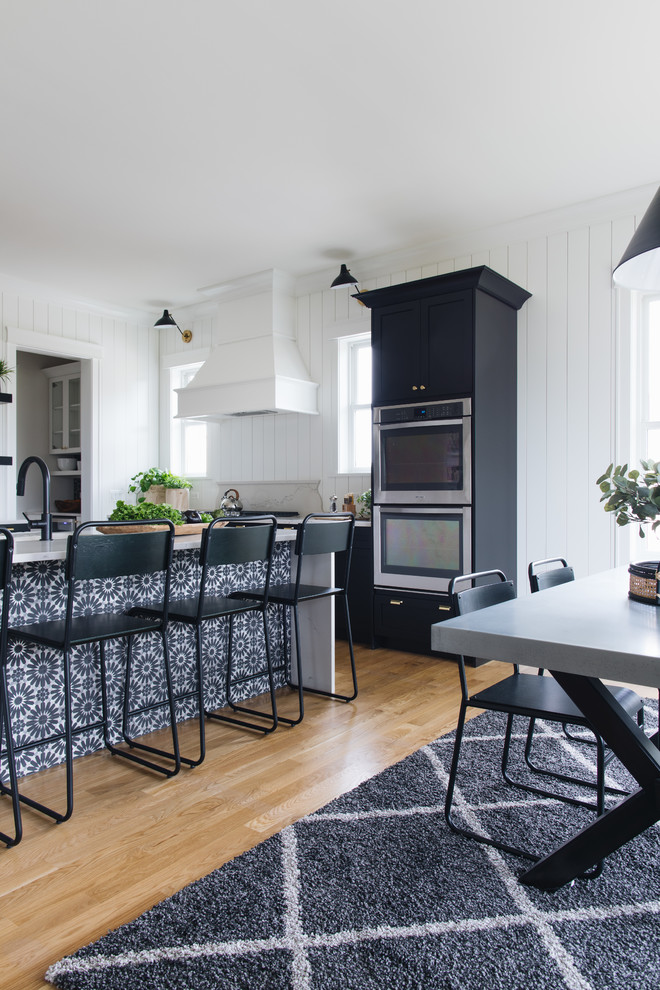 Inspiration for a transitional kitchen remodel in Chicago