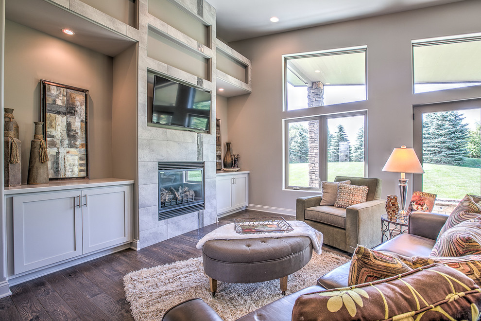 Example of a transitional home design design in Omaha
