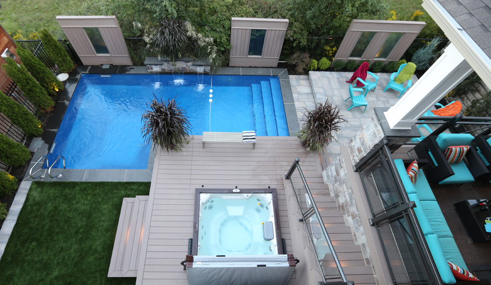 Design ideas for a transitional backyard stone landscaping in Toronto.