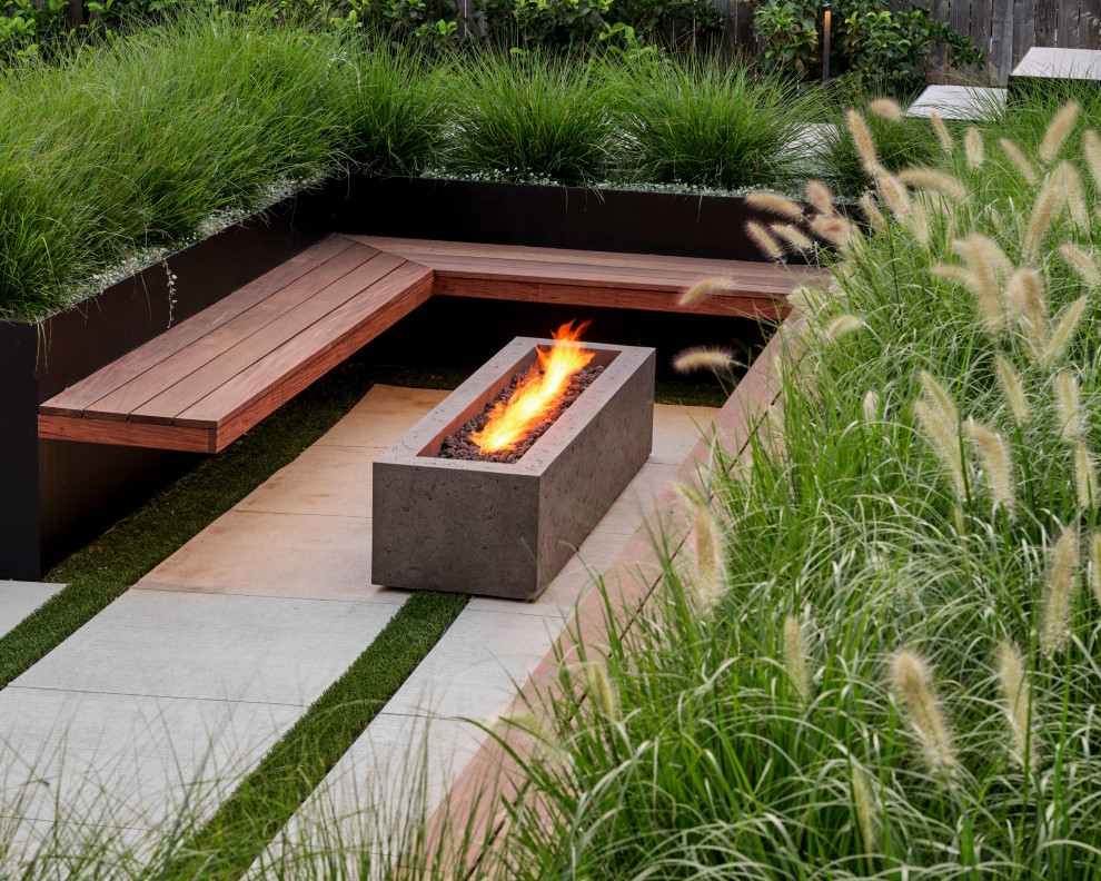 This is an example of a modern patio in Austin.