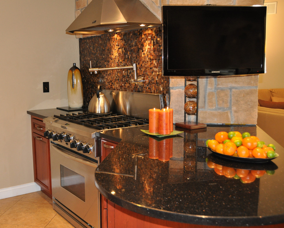 Example of a transitional kitchen design in Cincinnati