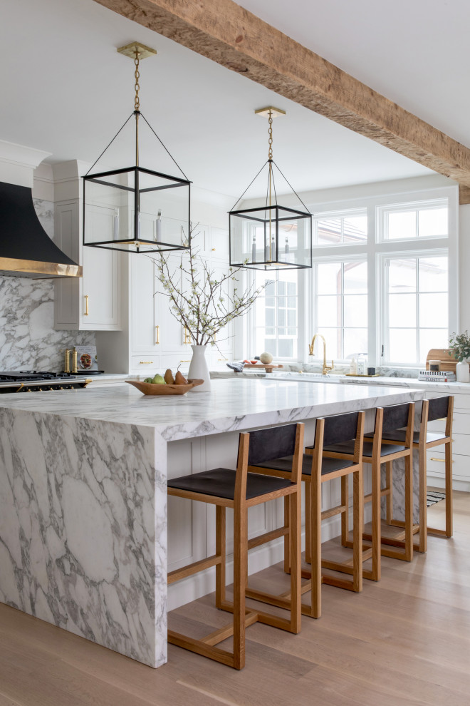 Example of a minimalist kitchen design in New York