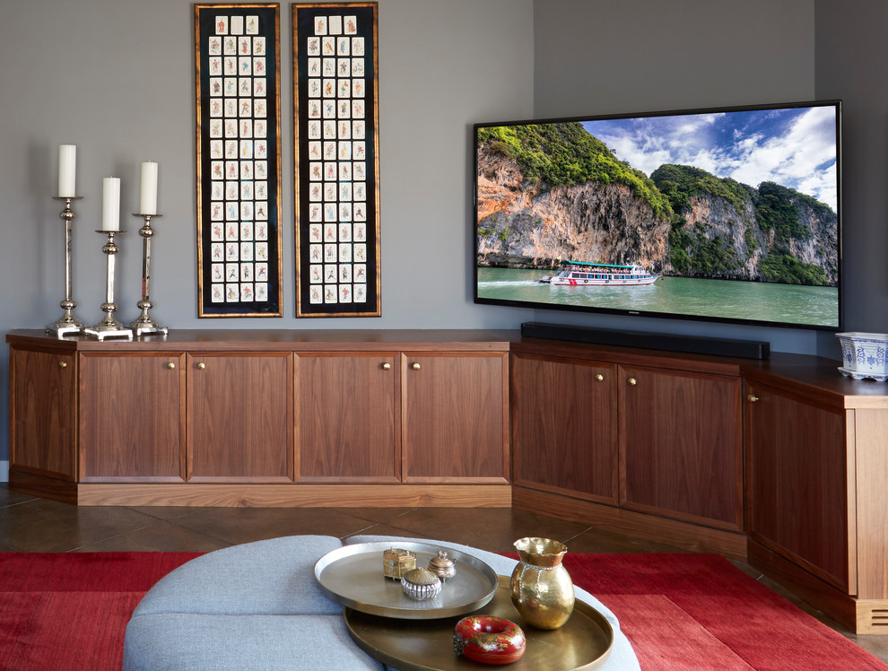 Example of a transitional home design design in Chicago