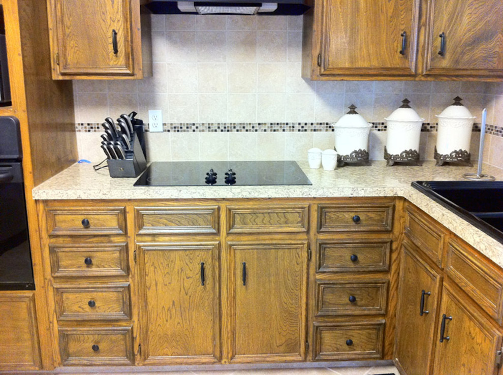 Example of a mid-sized transitional l-shaped enclosed kitchen design in Austin with an island