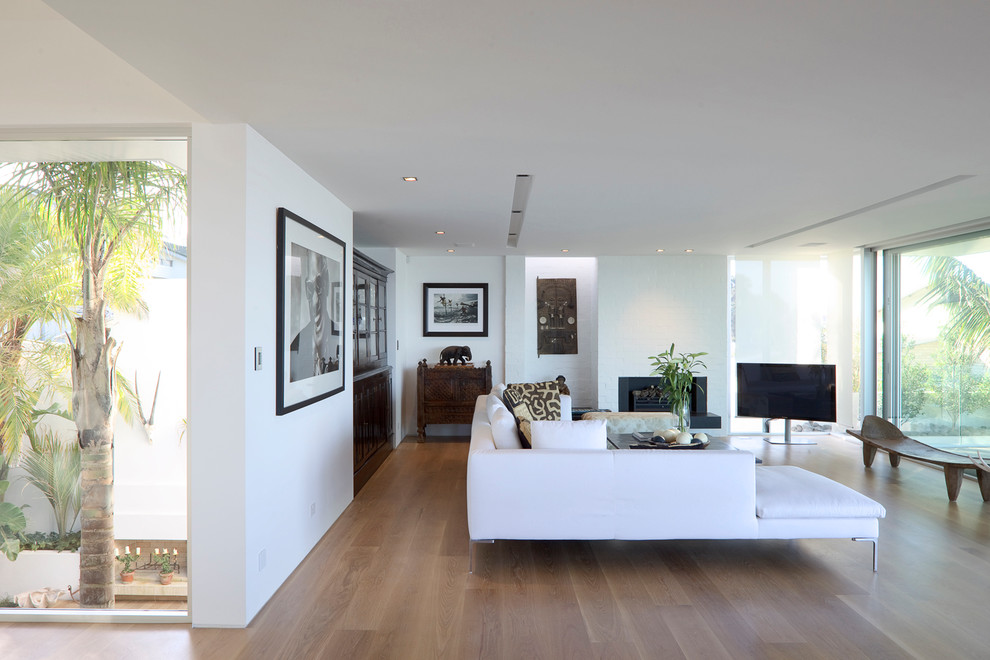 Design ideas for a contemporary living room in Auckland.