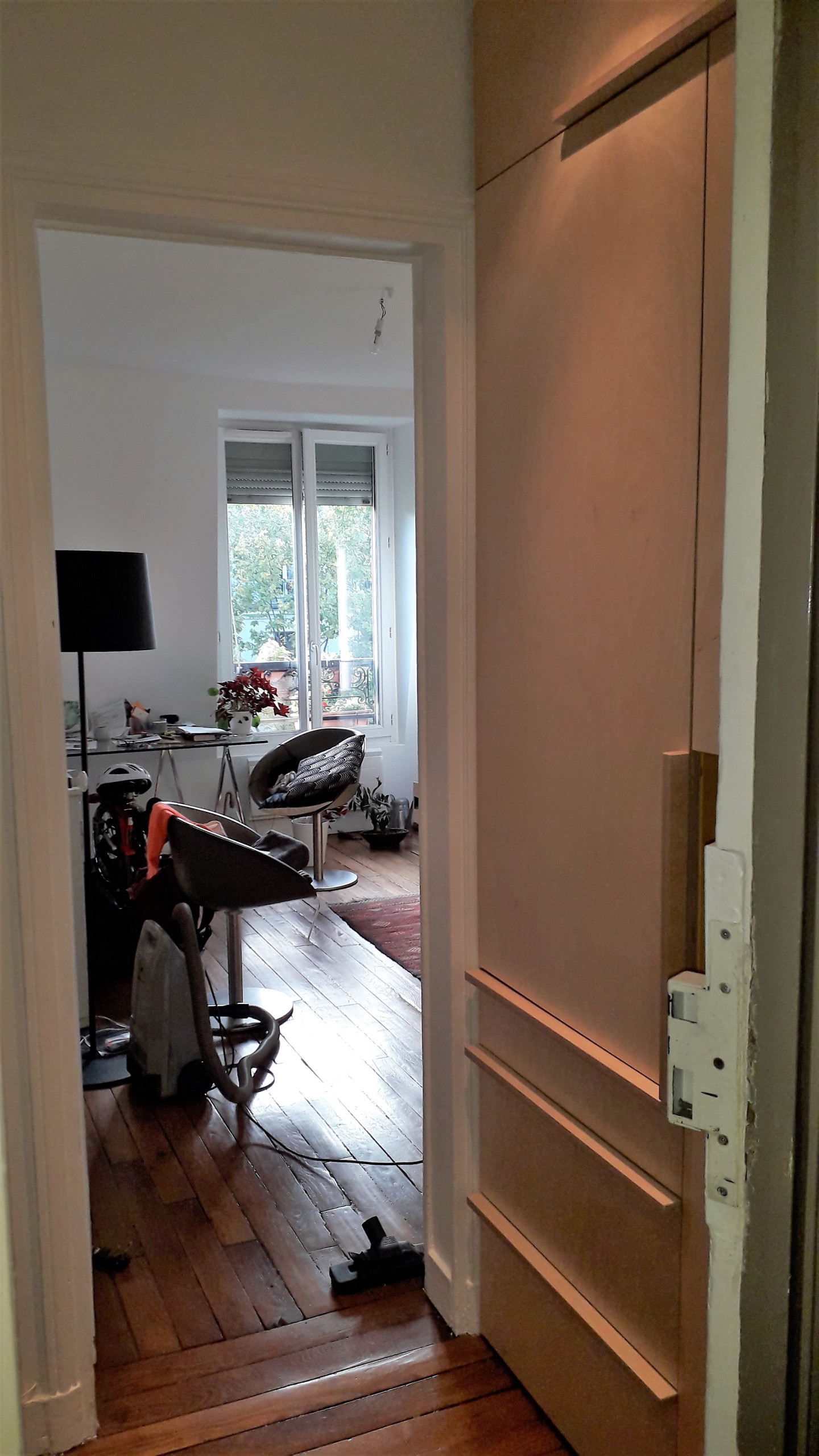 Depuis l'entrée vers le salon