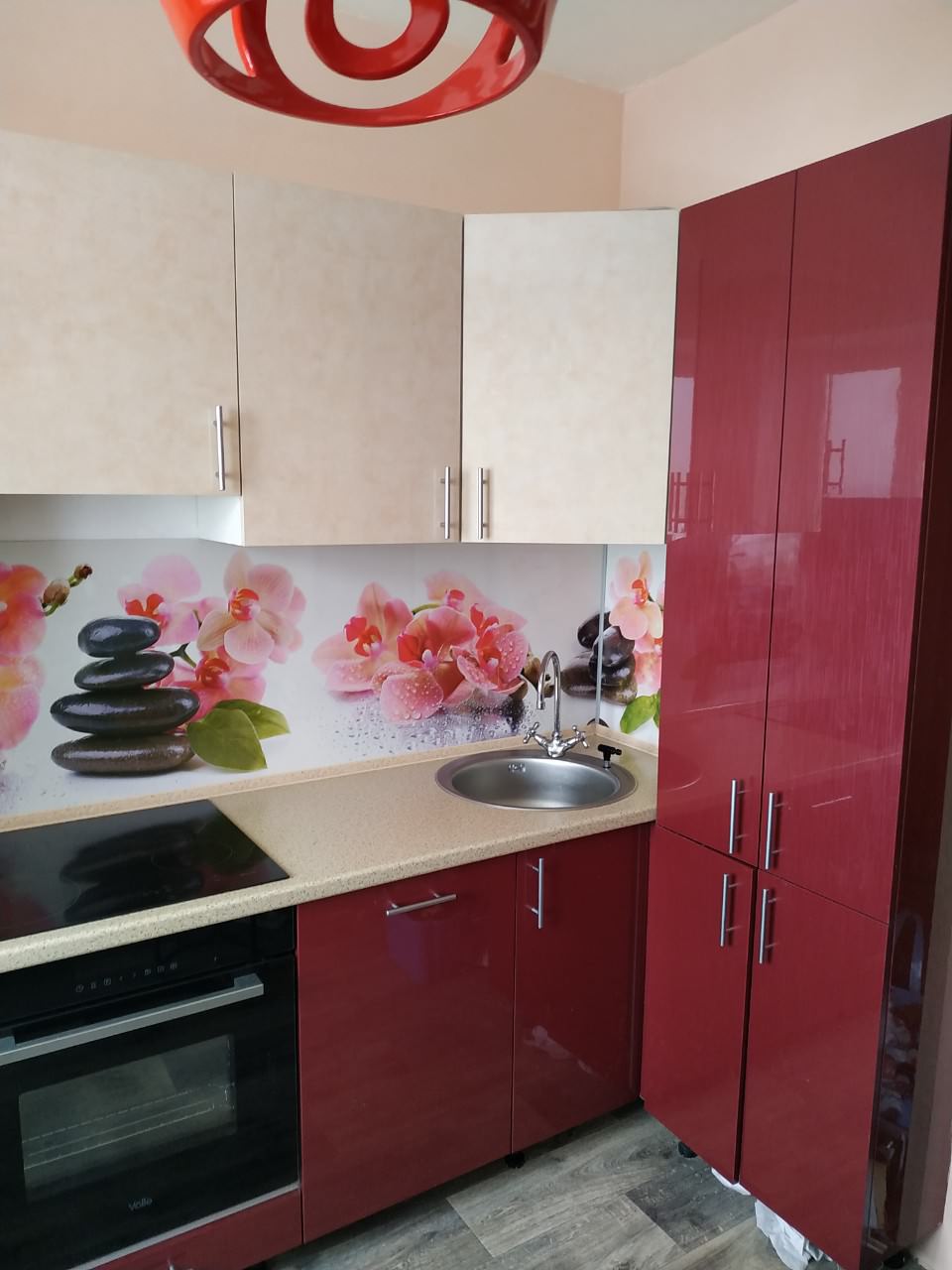 Красная кухня на заказ