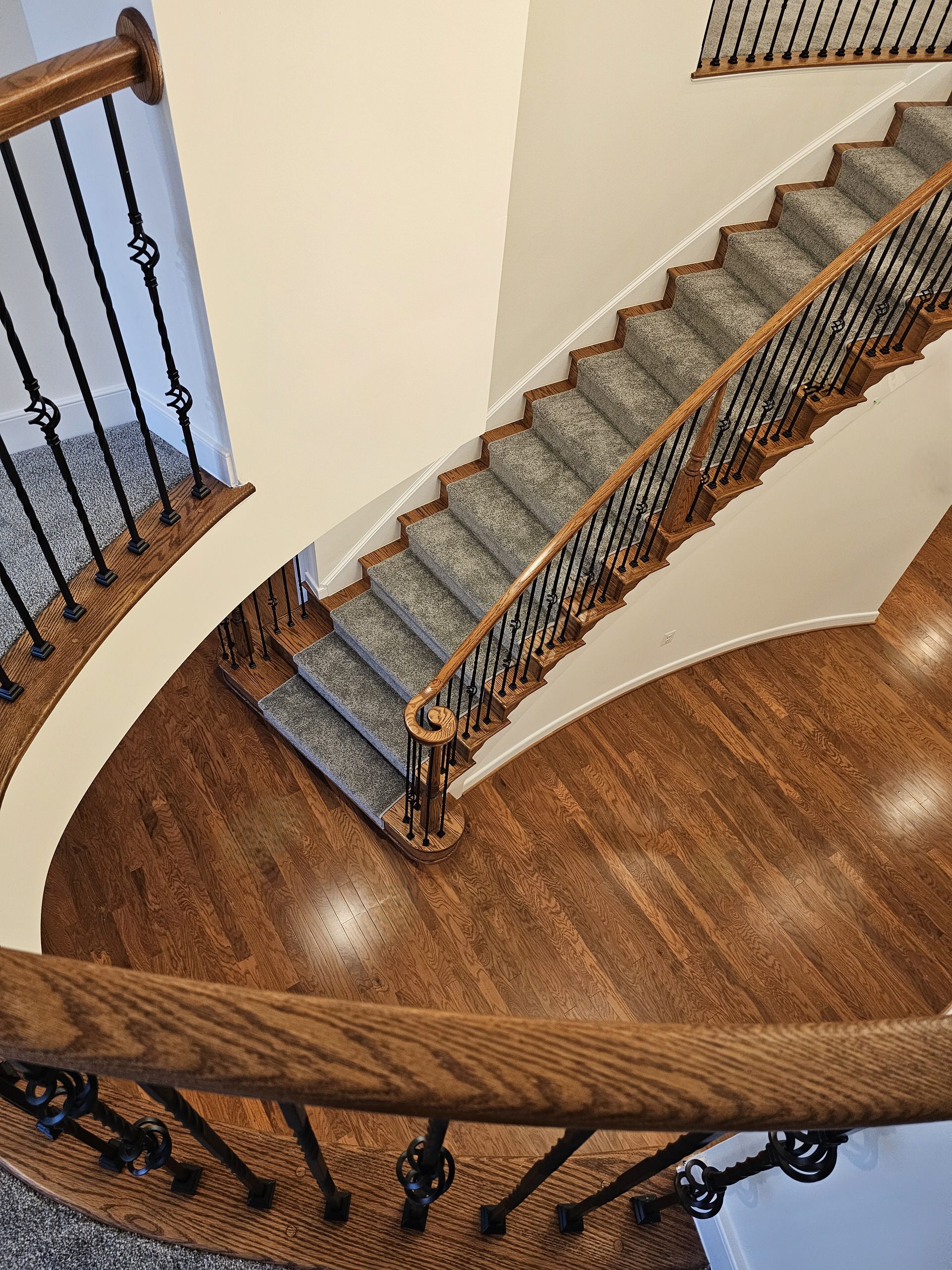 128_Grand Entryway Elliptical Staircase, Nokesville, VA 20181