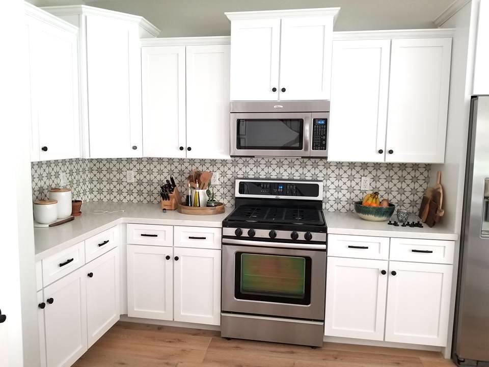 Example of a transitional kitchen design in Phoenix