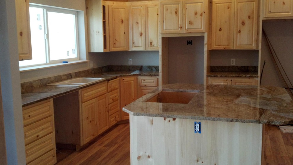 Kitchen - rustic kitchen idea in Orange County