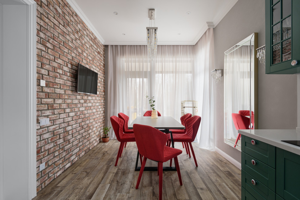 Моменты в тени и свете: Истории за каждой дверью